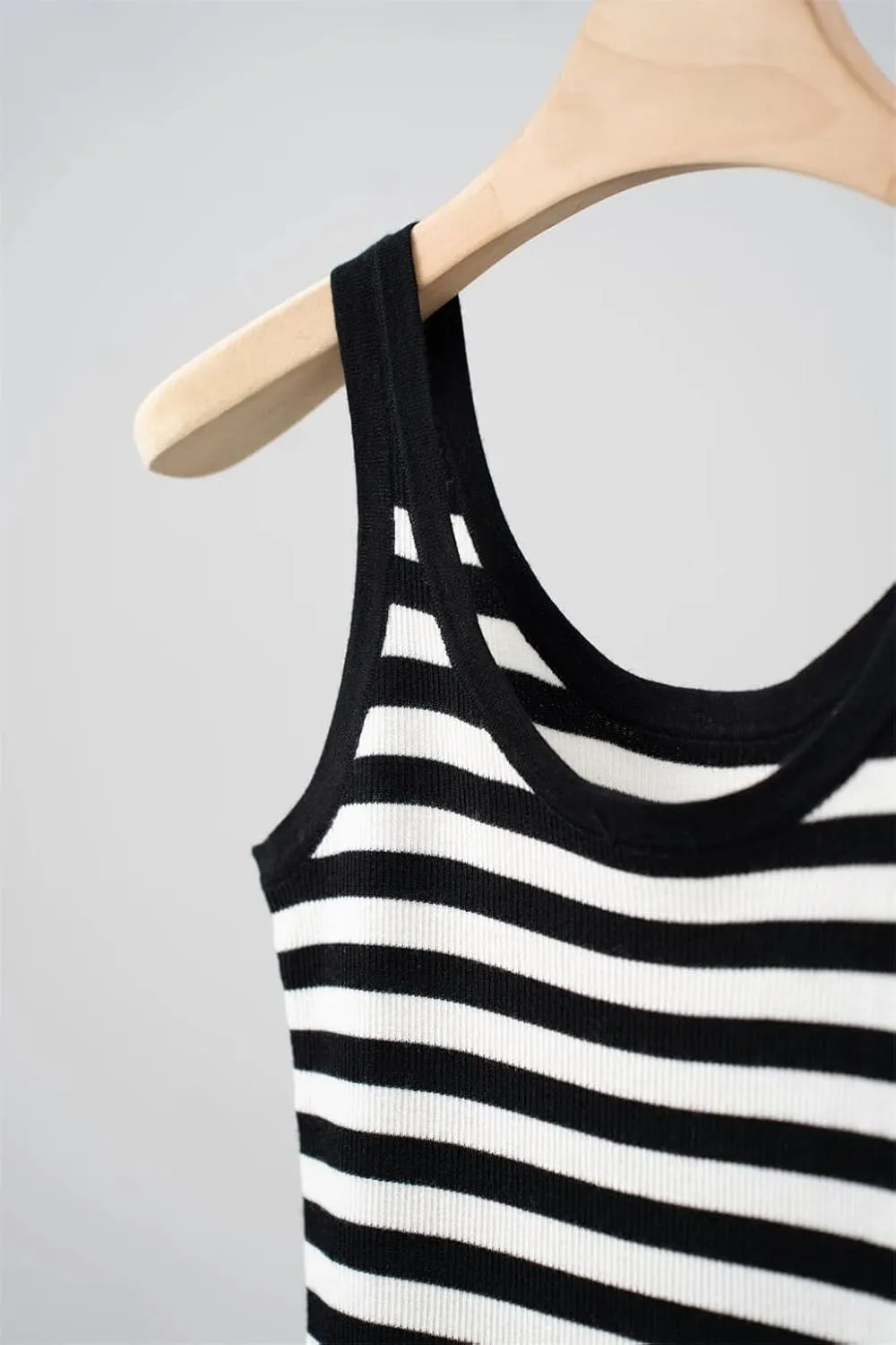 Tank Tops for Women Round Neck Sleeveless Camisole Top