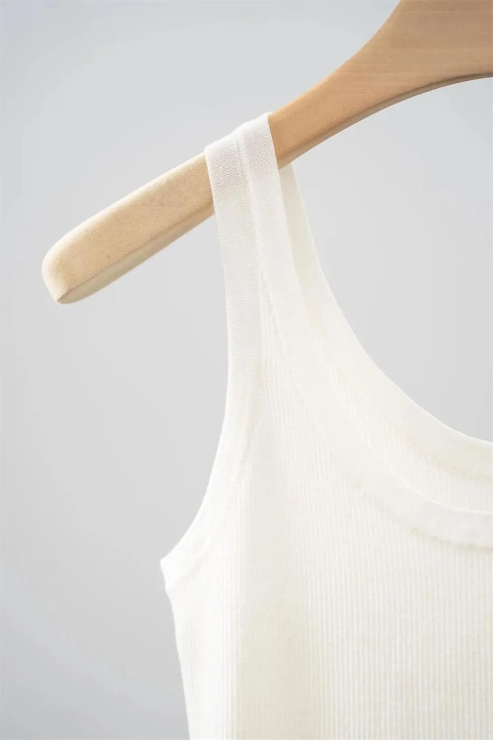 Tank Tops for Women Round Neck Sleeveless Camisole Top